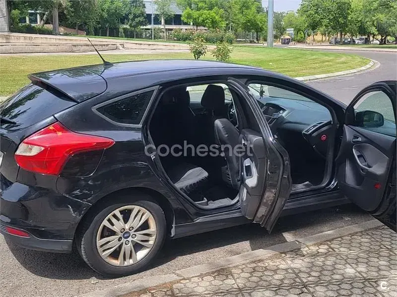 Usado Ford Focus Trend 109 CV (80 kW) 2012 Negro Berlina