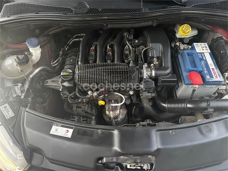 Usado Peugeot 208 Active 82 CV (60 kW) 2017 Granate Utilitario