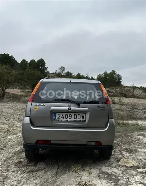 Usado Suzuki Ignis 99 CV (72 kW) 2004 Gris / plata Utilitario