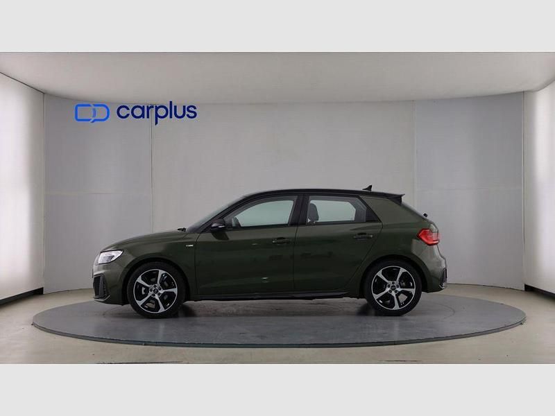 Usado Audi A1 Sportback 150 CV (110 kW) 2025 Verde distrito (metalizado)/techo negro mito Utilitario