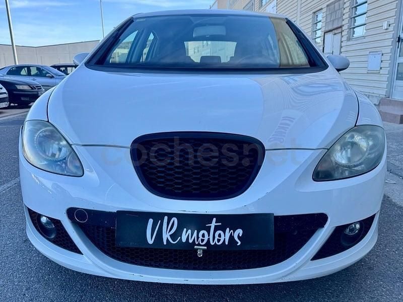 Usado Seat Leon Sport 105 CV (77 kW) 2009 Blanco Utilitario