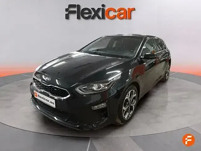 Usado Kia Ceed 136 CV (100 kW) 2021 Negro Utilitario