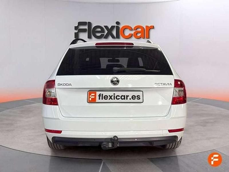 Usado Skoda Octavia Active 116 HP (85 kW) 2018 Branco Citadino
