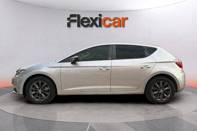 Usado Seat Leon Style 130 CV (95 kW) 2020 Gris Berlina