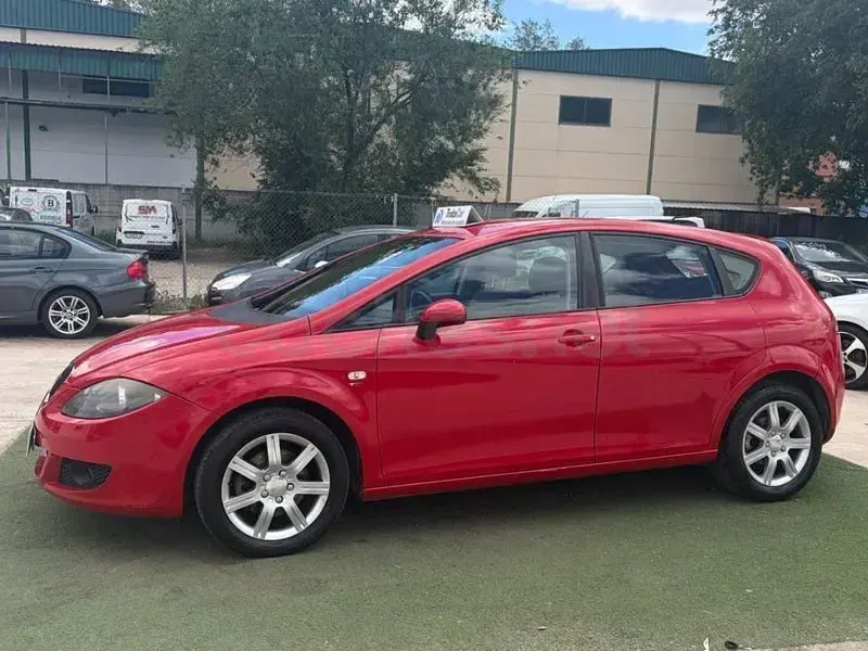 Usado Seat Leon Reference 140 CV (102 kW) 2005 Rojo Utilitario