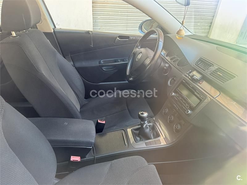 Usado VW Passat 105 CV (77 kW) 2008 Gris / plata Berlina