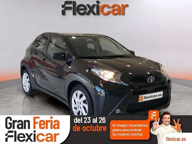Negro Usado 2022 Toyota Aygo X-play Utilitario | 13.470 € (Precio justo) - Imagen 1/4