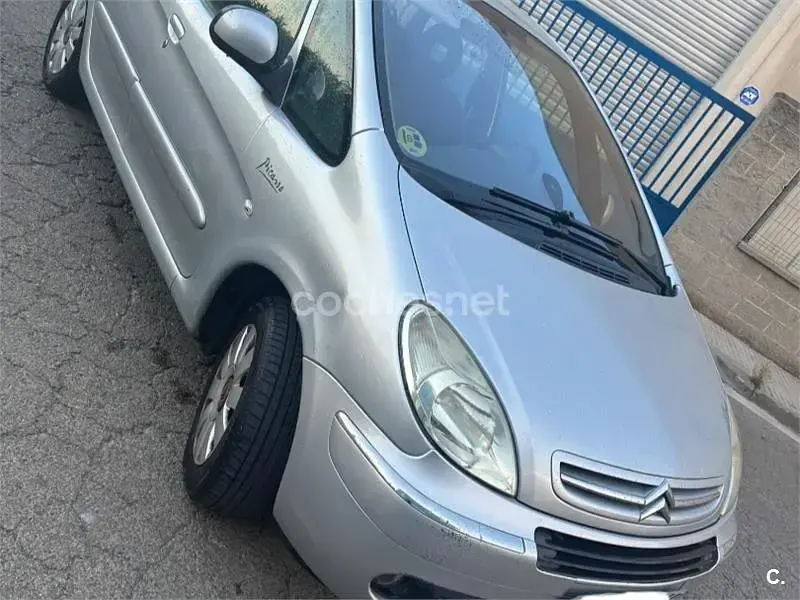 Usado Citroën Xsara Picasso Exclusive 92 CV (67 kW) 2011 Gris / plata Monovolumen
