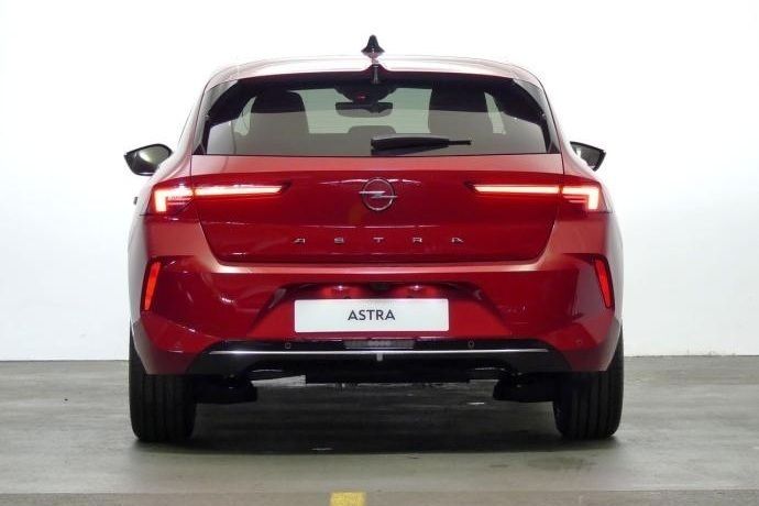 Usado Opel Astra Elegance 130 CV (95 kW) 2023