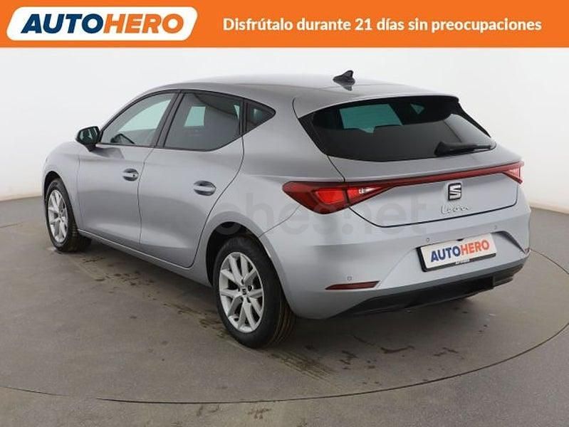 Usado Seat Leon Style 131 CV (96 kW) 2021 Gris / plata Berlina