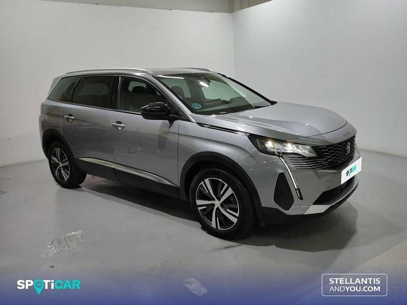 Usado Peugeot 5008 Allure 130 CV (95 kW) 2024 Gris SUV