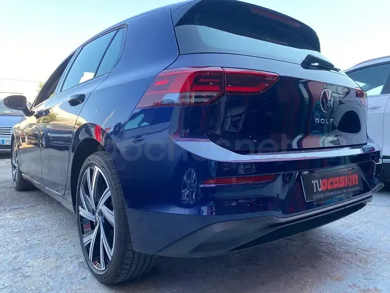 Usado VW Golf VIII Life 115 CV (84 kW) 2021 Azul Berlina
