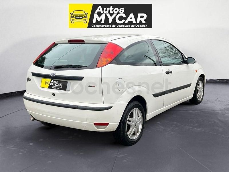 Usado Ford Focus 75 CV (55 kW) 2001 Blanco Berlina