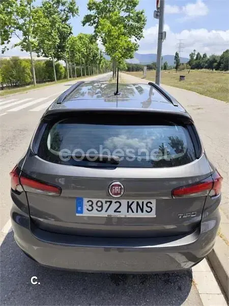 Usado Fiat Tipo Lounge 120 CV (88 kW) 2018 Gris / plata Berlina