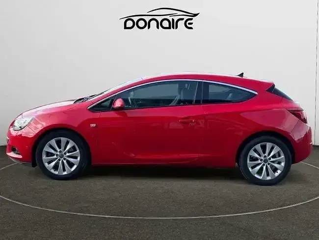Usado Opel Astra GTC Sportive 130 CV (95 kW) 2014 Rojo Berlina