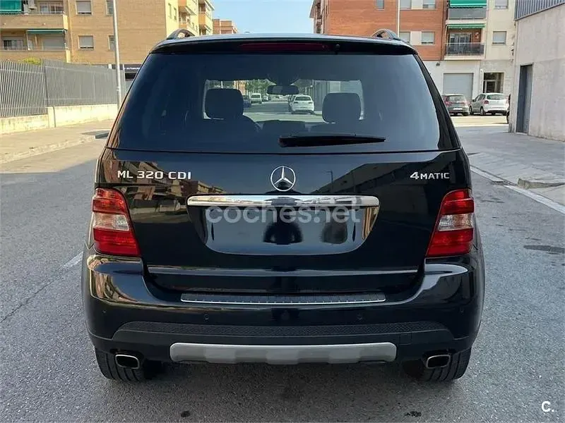 Usado Mercedes ML320 224 CV (164 kW) 2007 Negro SUV