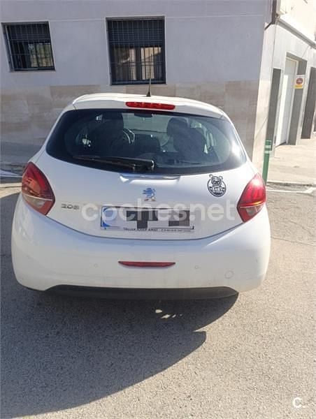 Usado Peugeot 208 Signature Sky 110 CV (80 kW) 2019 Blanco Utilitario