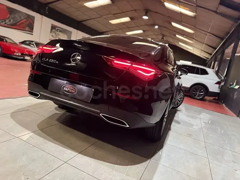 Usado Mercedes CLA250e 218 CV (160 kW) 2022 Negro Berlina