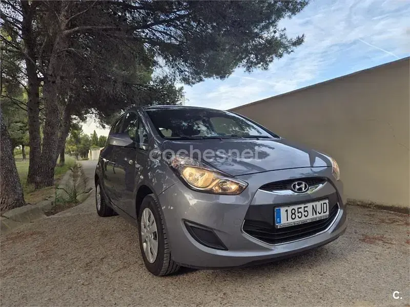 Usado Hyundai ix20 90 CV (66 kW) 2015 Gris / plata Utilitario