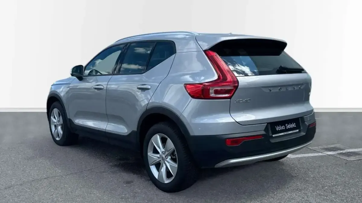 Käytetty Volvo XC40 Core 163 HP (119 kW) 2024 Katumaasturi