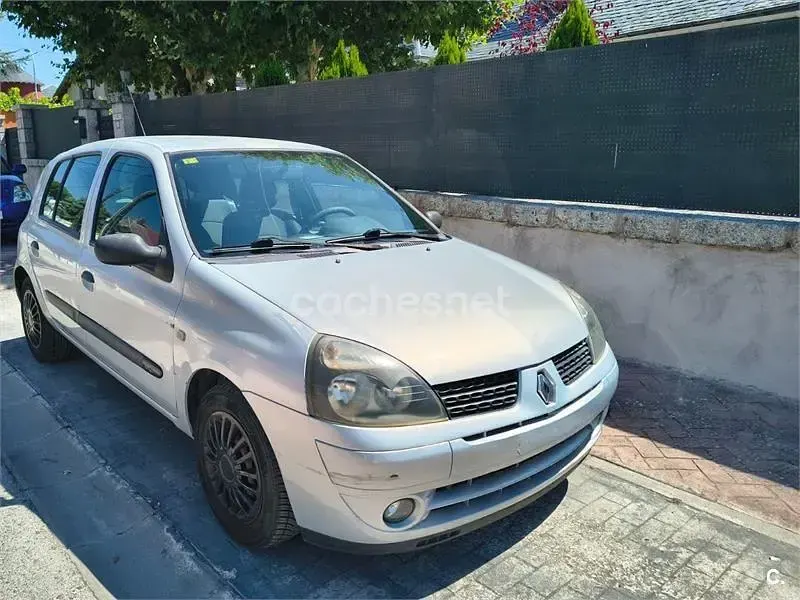 Usado Renault Clio II Authentique 80 CV (58 kW) 2004 Blanco Berlina
