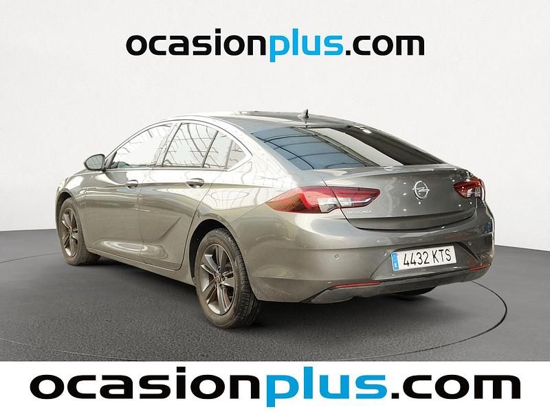 Usado Opel Insignia 140 CV (102 kW) 2019 Gris / plata Berlina