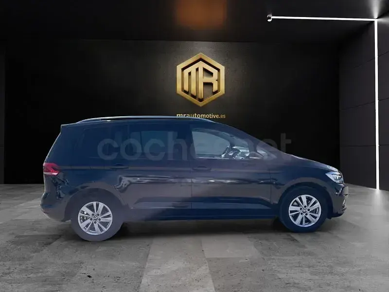 Usado VW Touran Advance 122 CV (89 kW) 2023 Negro Monovolumen