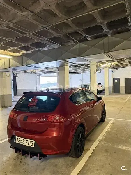 Usado Seat Leon Sport 102 CV (75 kW) 2006 Granate Utilitario