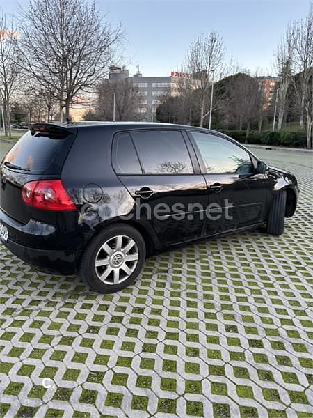 Usado VW Golf IV Highline 102 CV (75 kW) 2006 Negro Berlina