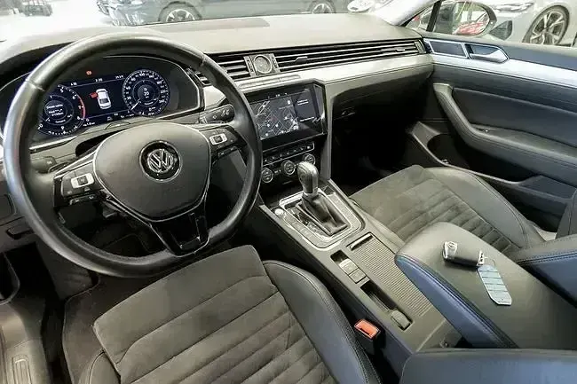 Usado VW Passat Sportline 180 CV (132 kW) 2017 Gris Berlina