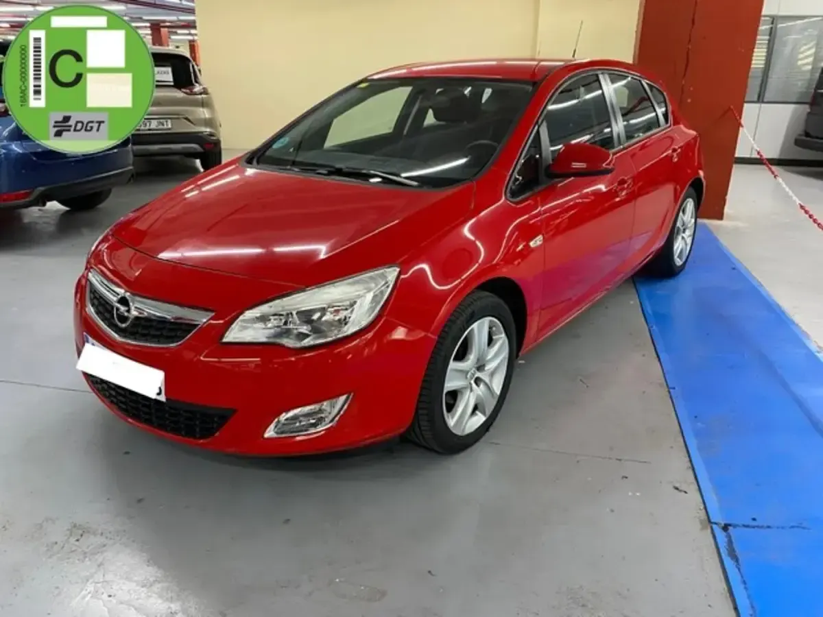 Usado Opel Astra Essentia 100 CV (73 kW) 2010