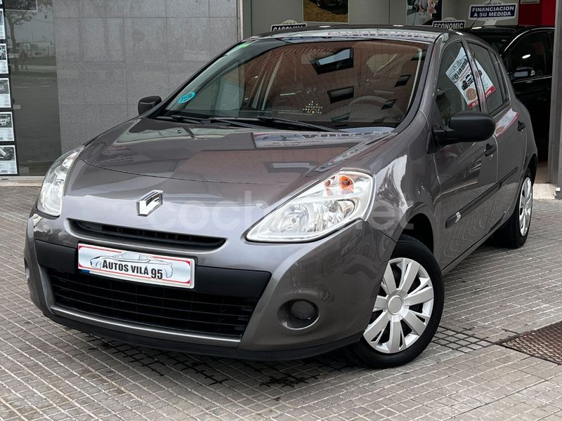 Gris / plata Usado 2012 Renault Clio IV Berlina | 6990 € (Precio justo) - Imagen 1/4