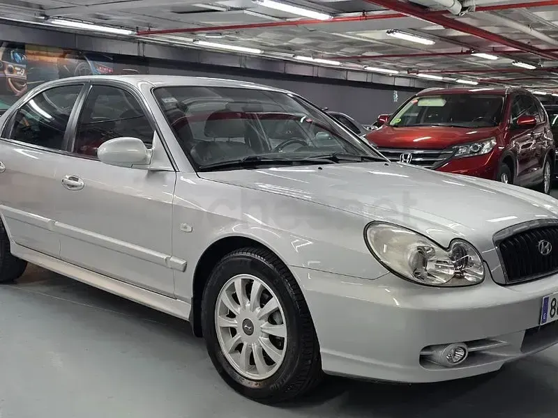 Usado Hyundai Sonata GLS 131 CV (96 kW) 2003 Gris / plata Berlina