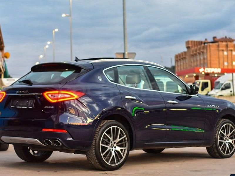 Usado Maserati Levante GranLusso 275 CV (202 kW) 2017 Azul SUV