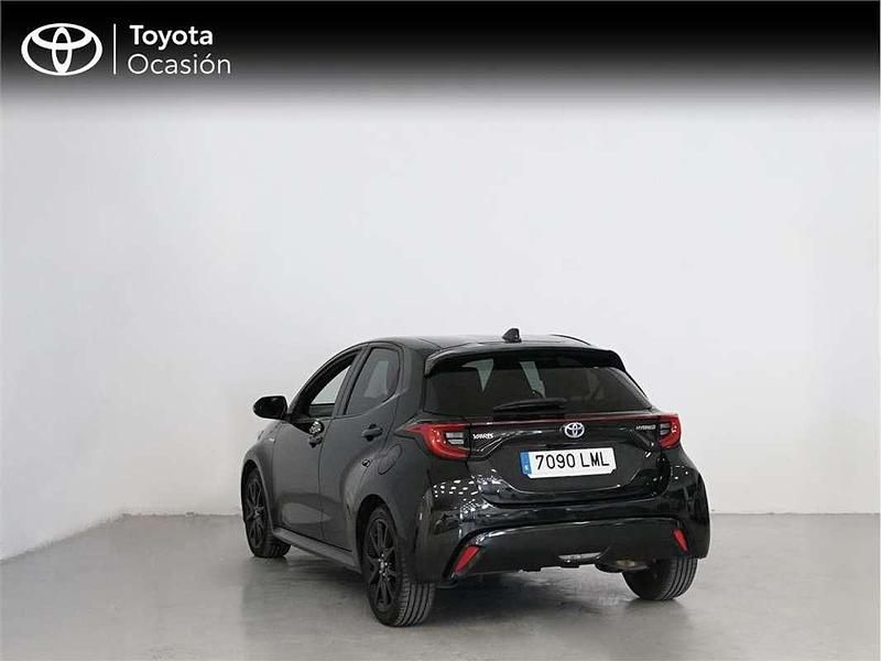 Usado Toyota Yaris Hybrid Style 116 CV (85 kW) 2021 Monovolumen
