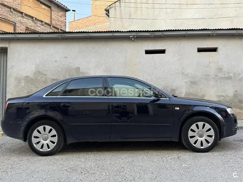 Usado Audi A4 115 CV (84 kW) 2006 Azul Berlina