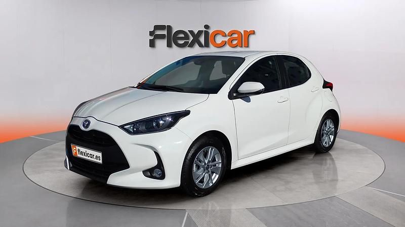 Usado Toyota Yaris Hybrid Active 116 CV (85 kW) 2021 Blanco Berlina
