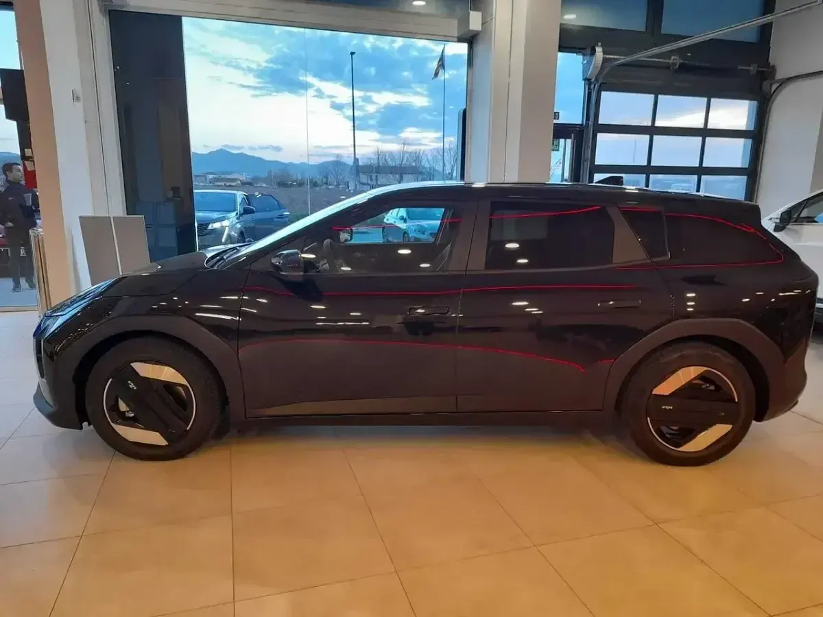 Käytetty Kia EV3 Launch Edition 150 kW (204 HP) 2025 Musta Katumaasturi