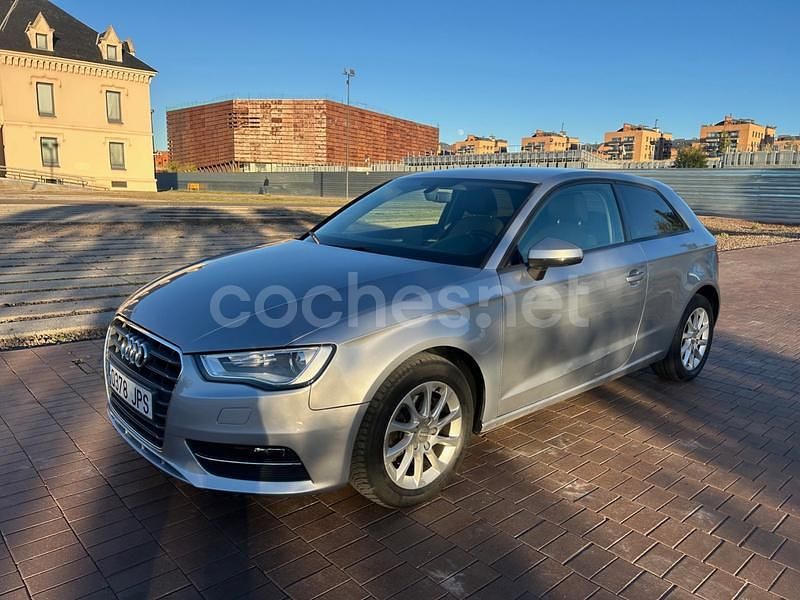Usado Audi A3 Attraction 110 CV (80 kW) 2016 Gris / plata Berlina