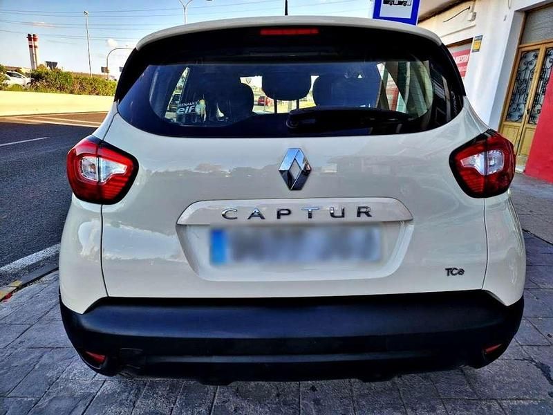 Usado Renault Captur Zen 120 CV (88 kW) 2015 Beige SUV