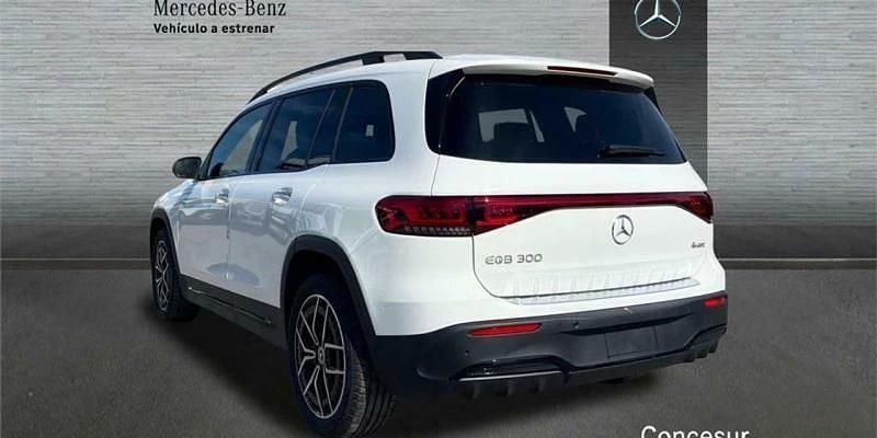Usado Mercedes EQB300 167 kW (228 CV) 2024 Blanco SUV