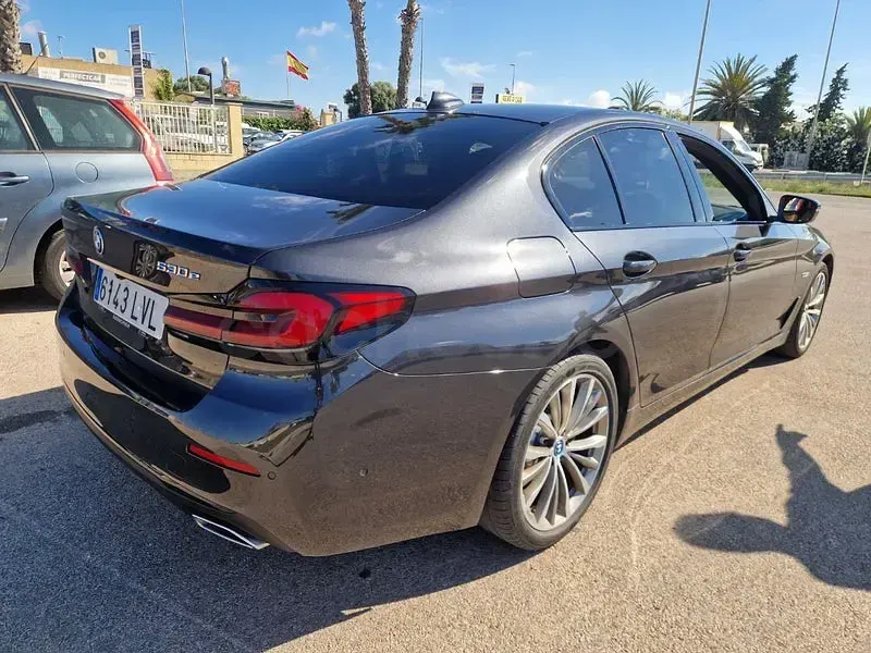 Usado BMW 530e Comfort Edition 292 CV (214 kW) 2021 Marrón Berlina