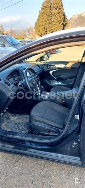 Usado Opel Insignia Business 120 CV (88 kW) 2015 Negro Familiar
