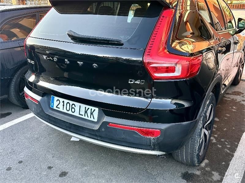 Negro Usado 2020 Volvo XC40 Momentum SUV | 19.000 € - Imagen 1/4