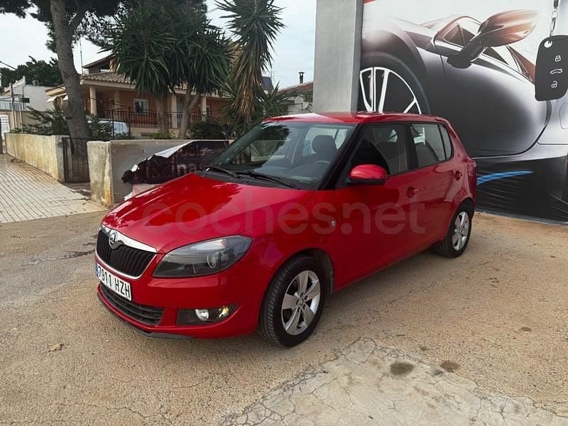 Usado Skoda Fabia 69 CV (50 kW) 2014 Rojo Berlina