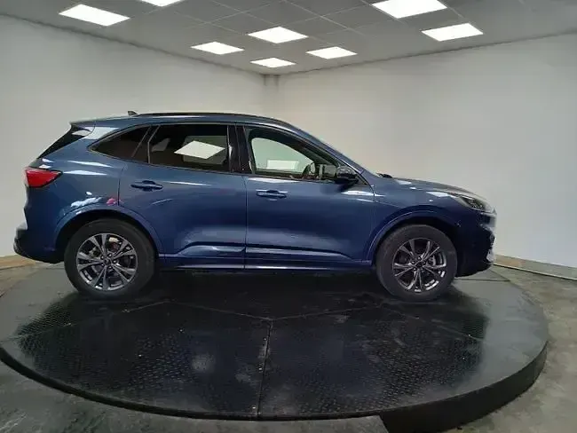 Usado Ford Kuga ST-Line 226 CV (166 kW) 2023 Azul SUV