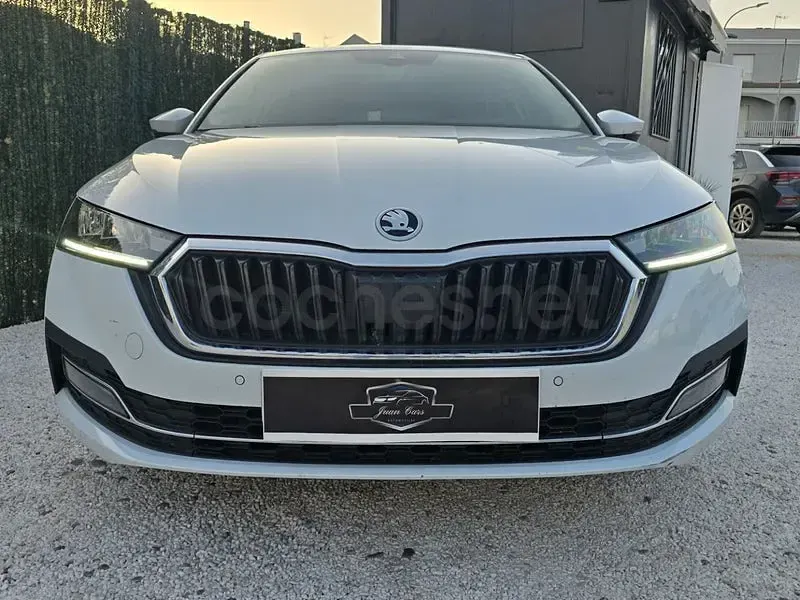 Usado Skoda Octavia Selection 115 CV (84 kW) 2023 Blanco Berlina