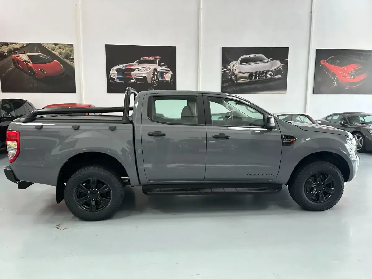 Usado Ford Ranger Wildtrack 213 CV (156 kW) 2022 Gris / plata Pickup/Camioneta