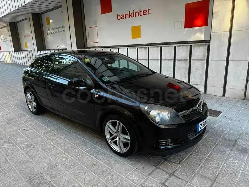 Usado Opel Astra GTC Sport 110 CV (80 kW) 2009 Negro Berlina
