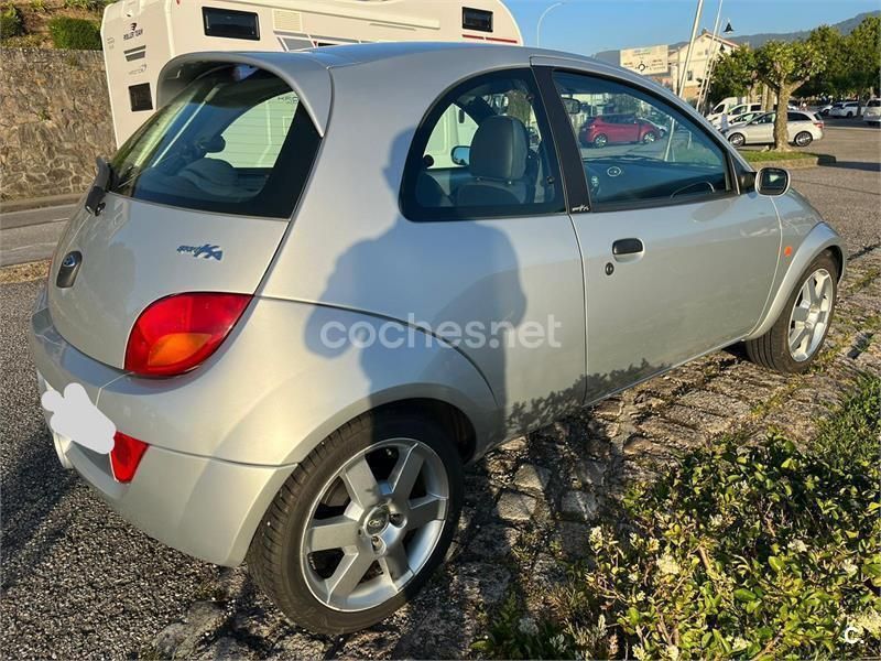 Gris / plata Usado 2005 Ford SportKa Utilitario | 4500 € - Imagen 1/2